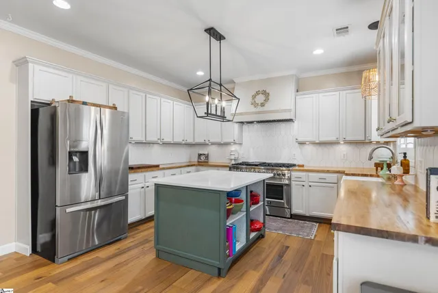 $700,000 | 6 Springhead Way, Greer, SC 29650