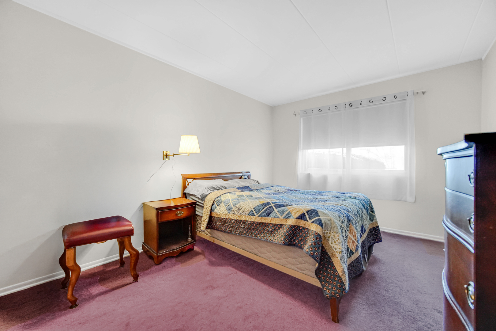 940 Holbrook Road, Unit 6A Homewood, IL 60430 - Photo 11 of 16 a bedroom with a bed desk and a chair