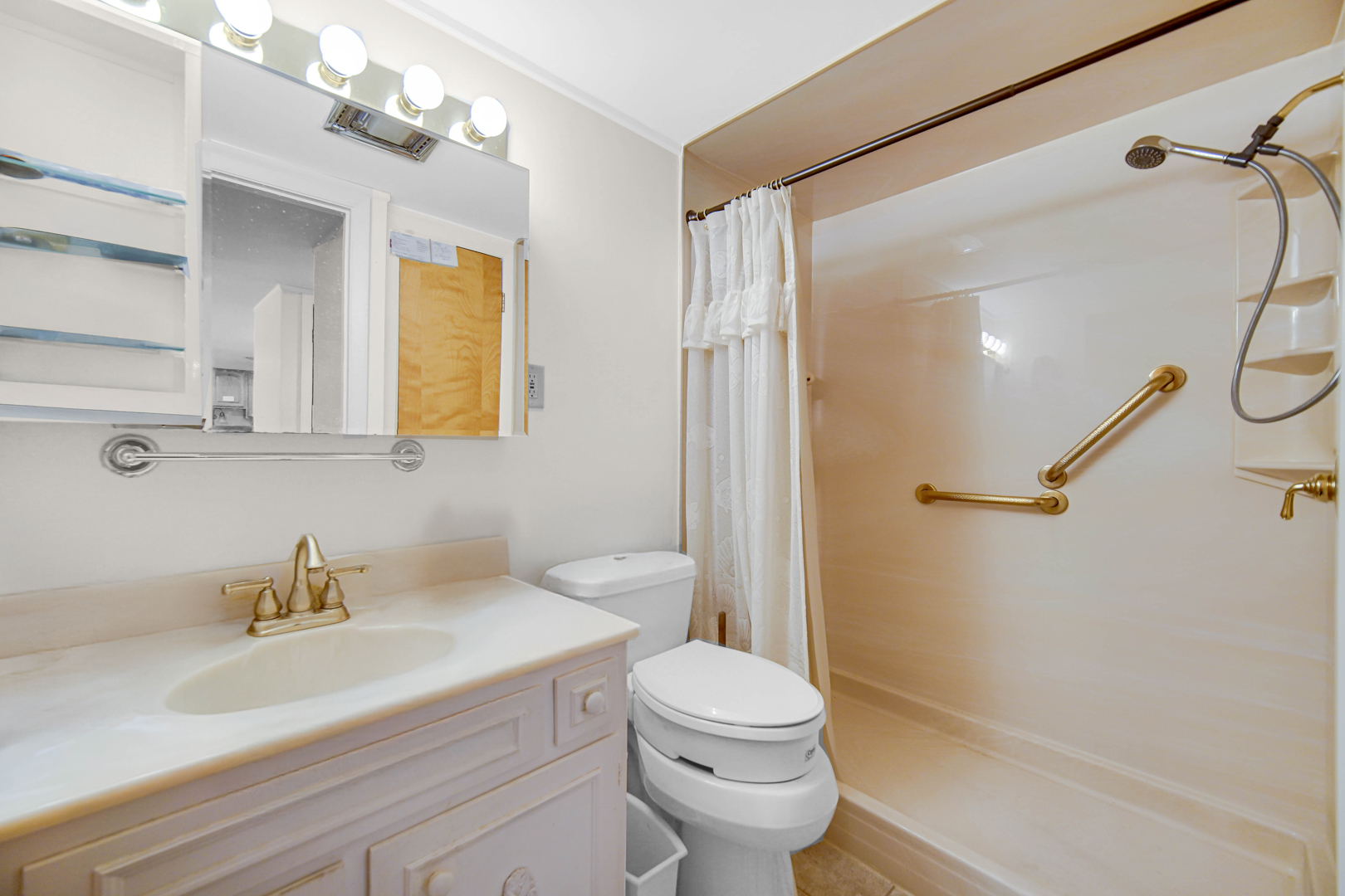 940 Holbrook Road, Unit 6A Homewood, IL 60430 - Photo 13 of 16 a bathroom with a sink a toilet and shower