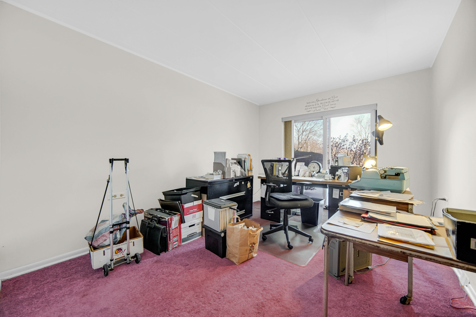 940 Holbrook Road, Unit 6A Homewood, IL 60430 - Photo 15 of 16 a view of a room with gym equipment