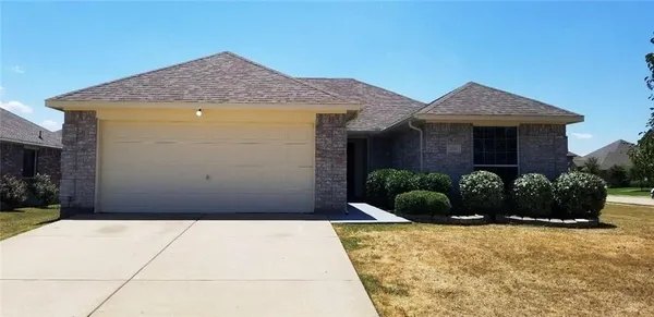 $1,995 | 100 Commonwealth Circle, Waxahachie, TX 75165