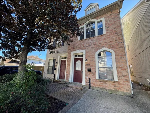$1,900 | 302 West Robert E Lee Boulevard, New Orleans, LA 70124