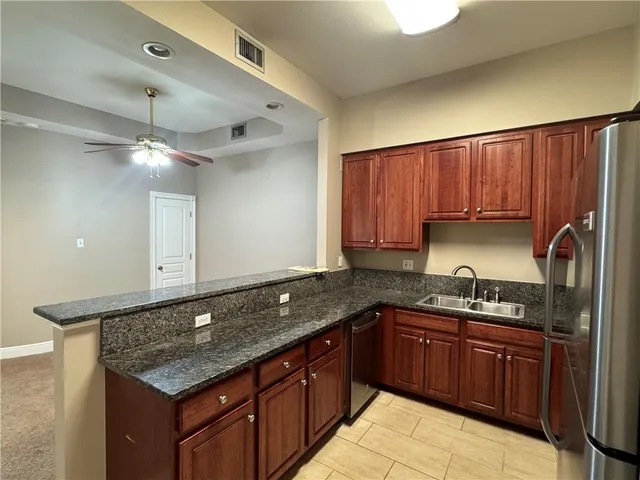 $1,975 | 302 West Robert E Lee Boulevard, New Orleans, LA 70124