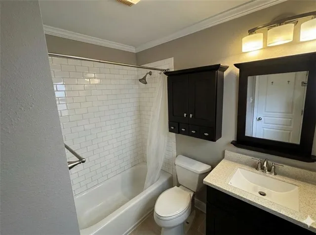 $1,975 | 302 West Robert E Lee Boulevard, New Orleans, LA 70124