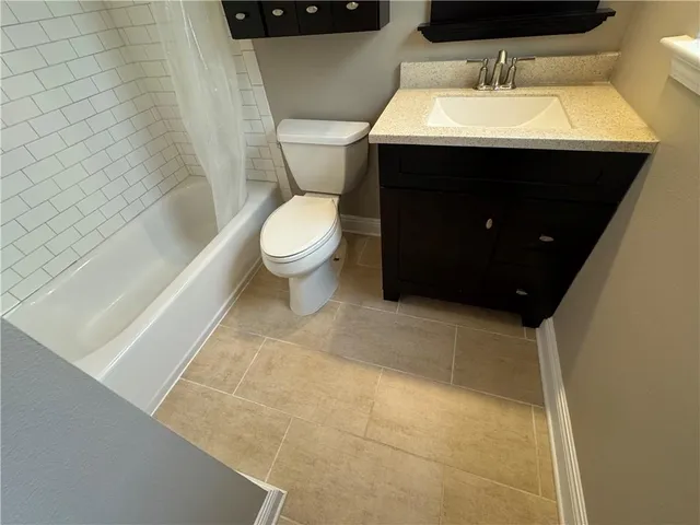 $1,975 | 302 West Robert E Lee Boulevard, New Orleans, LA 70124