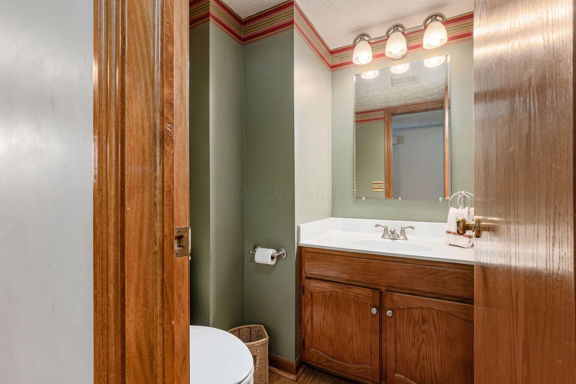 1042 Rousseau Lane Galloway, OH 43119 - Photo 19 of 47 019_ Ln Galloway OH 43119 USA