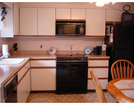42 Marcia Road Wilmington, MA 01887 - Photo 3 of 13 Gallery Image 3