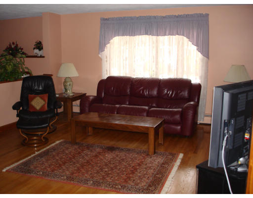 42 Marcia Road Wilmington, MA 01887 - Photo 9 of 13 Gallery Image 9
