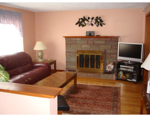 42 Marcia Road Wilmington, MA 01887 - Photo 10 of 13 Gallery Image 10