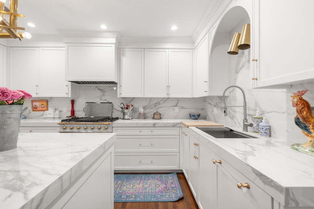 260 Beacon Street, Unit 4 Boston, MA 02116 - Photo 8 of 33