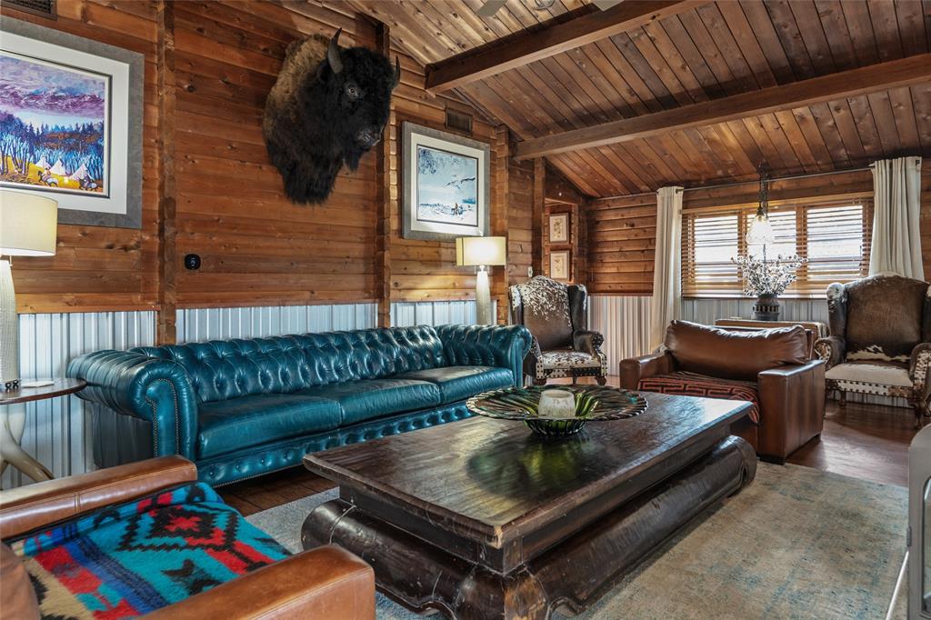 309 Shore Line Drive Tool, TX 75143 - Photo 5 of 23 a living room with furniture a rug and a flat screen tv