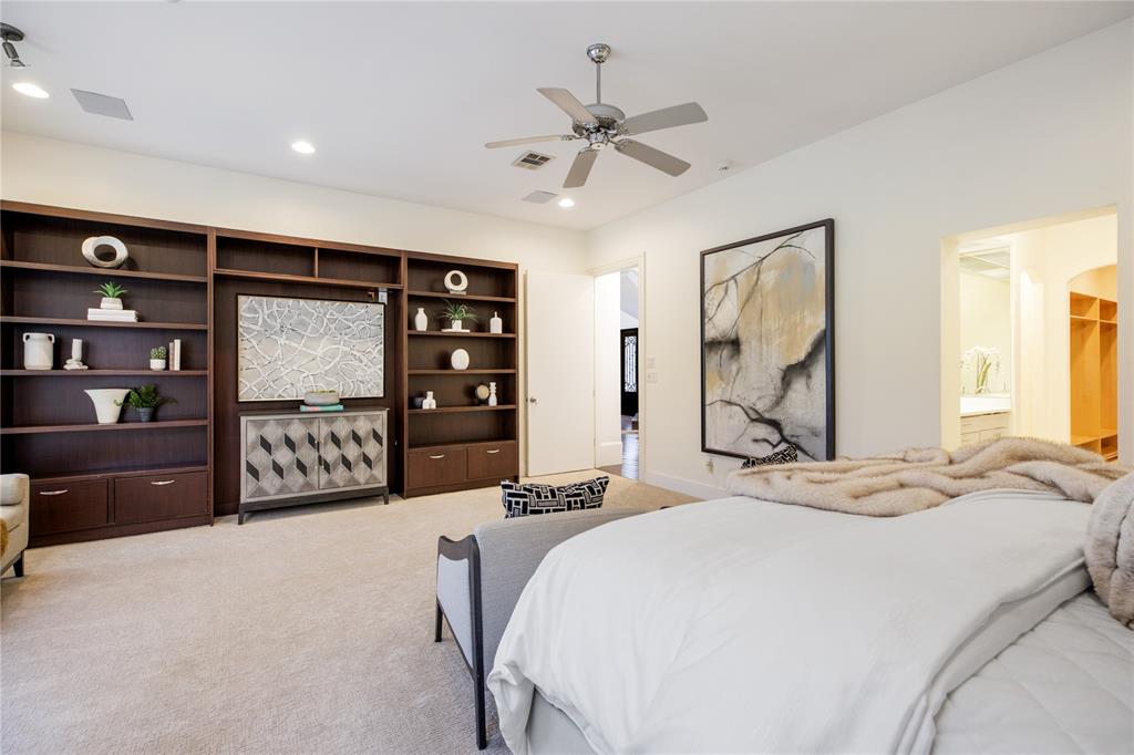 4616 Windsor Ridge Drive Irving, TX 75038 - Photo 22 of 40 Downstairs Primary Bedroom
