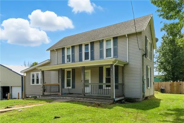 $325,000 | 315 Old Bucyrus Road, Bucyrus, KS 66013