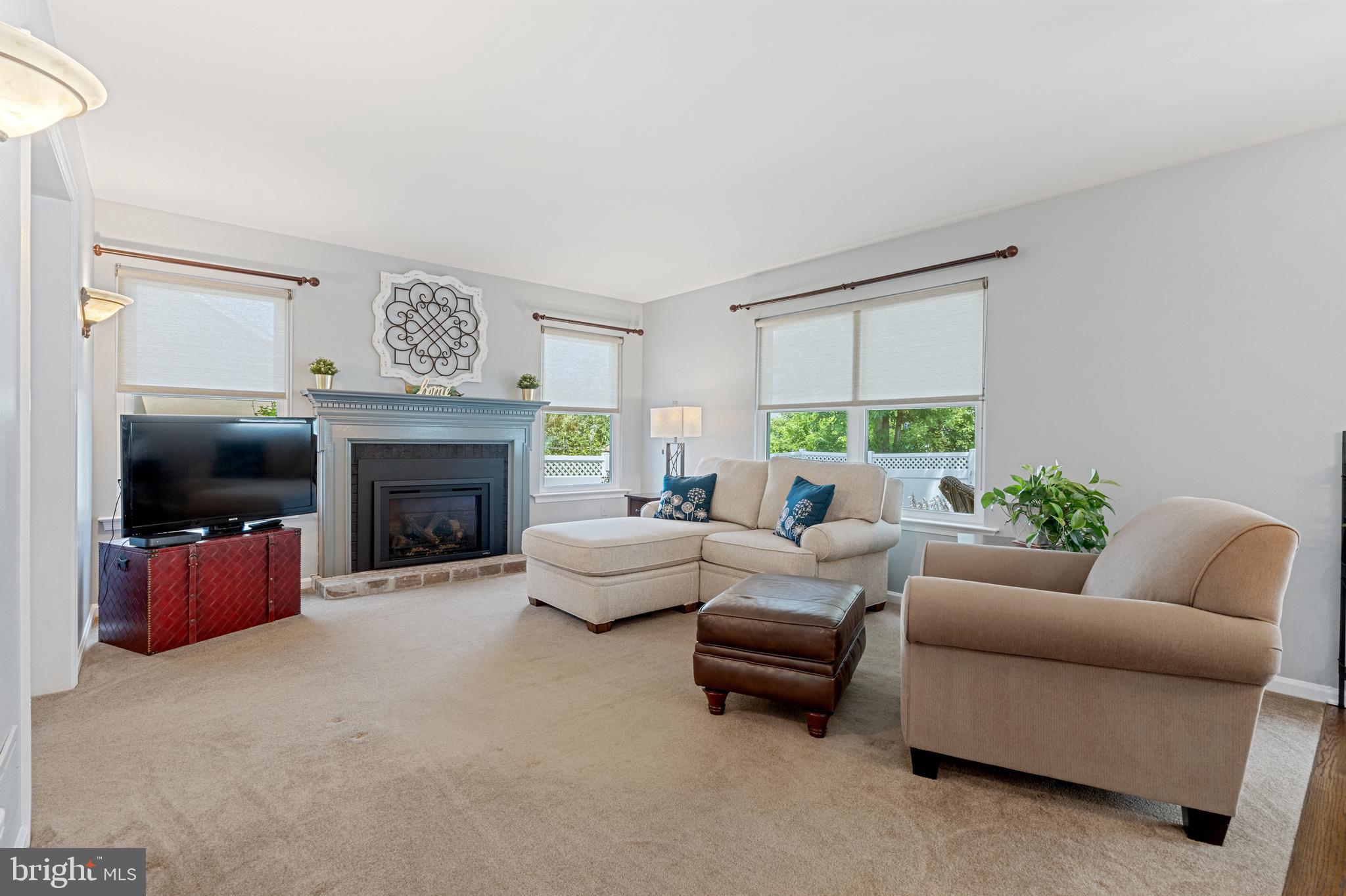 4968 Cabin Run Road Pipersville, PA 18947 - Photo 6 of 33 Family room/fireplace