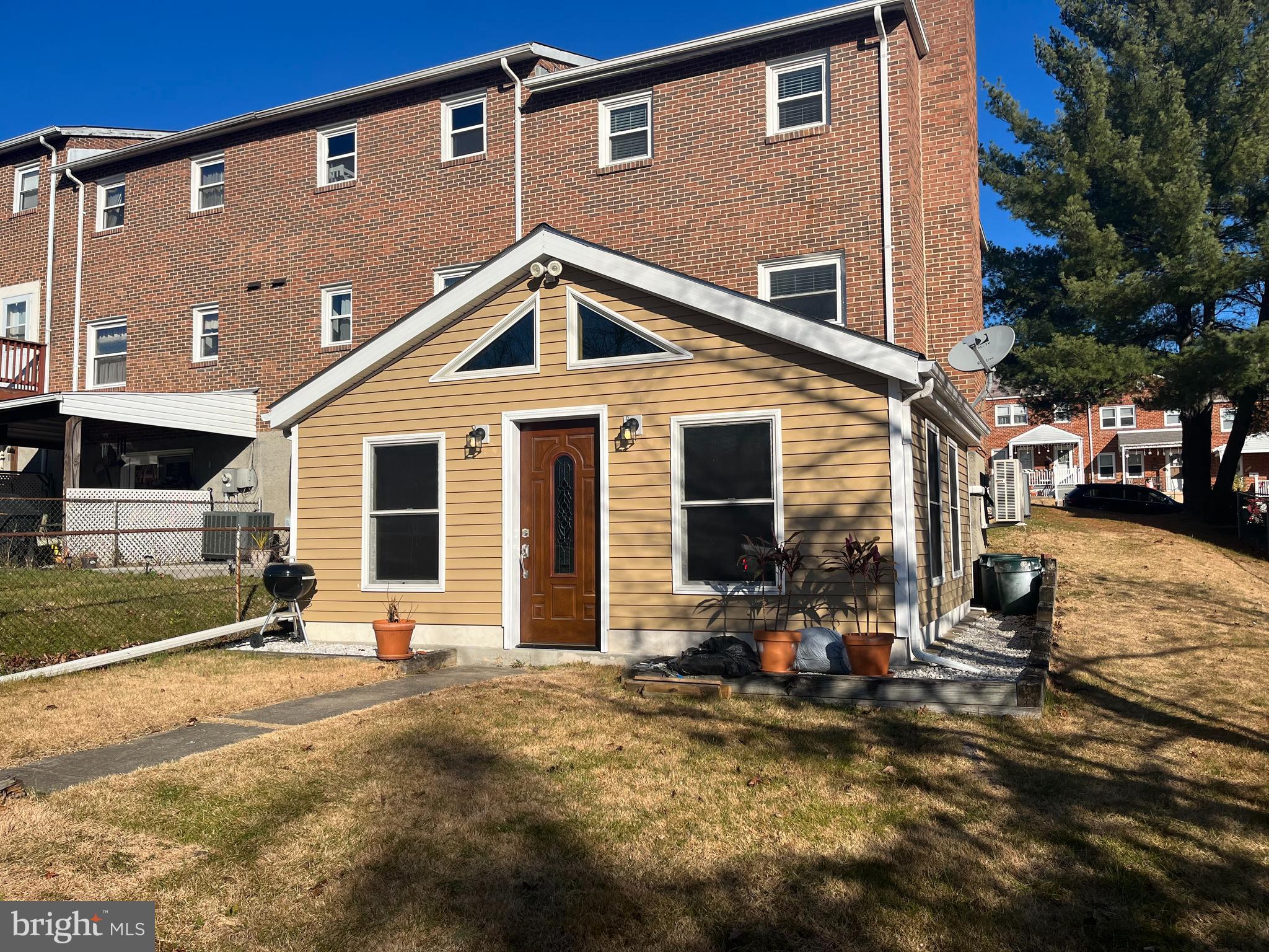 1075 Downton Road Baltimore, MD 21227 - Photo 2 of 7