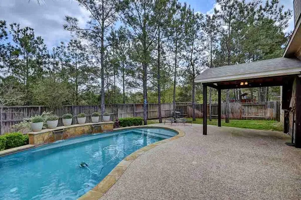 $3,900 | 22 North Queenscliff Circle, The Woodlands, TX 77382