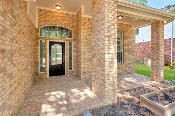 $3,900 | 22 North Queenscliff Circle, The Woodlands, TX 77382