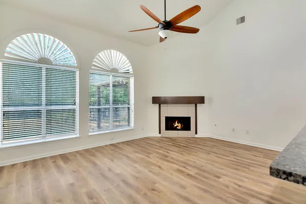 $3,900 | 22 North Queenscliff Circle, The Woodlands, TX 77382