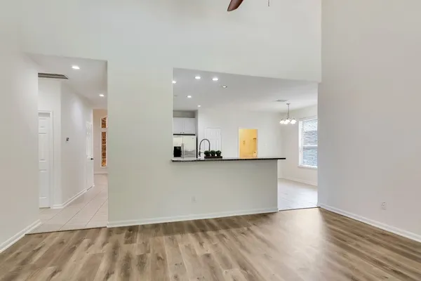$3,900 | 22 North Queenscliff Circle, The Woodlands, TX 77382