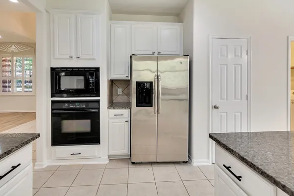 $3,900 | 22 North Queenscliff Circle, The Woodlands, TX 77382