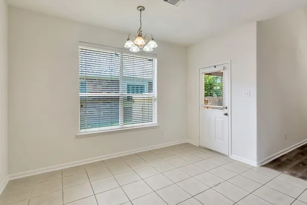 $3,900 | 22 North Queenscliff Circle, The Woodlands, TX 77382