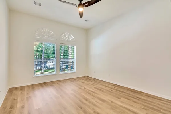 $3,900 | 22 North Queenscliff Circle, The Woodlands, TX 77382