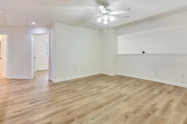 $3,900 | 22 North Queenscliff Circle, The Woodlands, TX 77382
