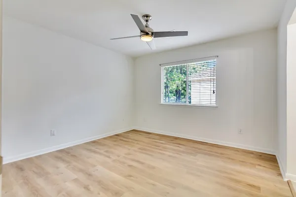 $3,900 | 22 North Queenscliff Circle, The Woodlands, TX 77382
