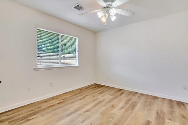 $3,900 | 22 North Queenscliff Circle, The Woodlands, TX 77382