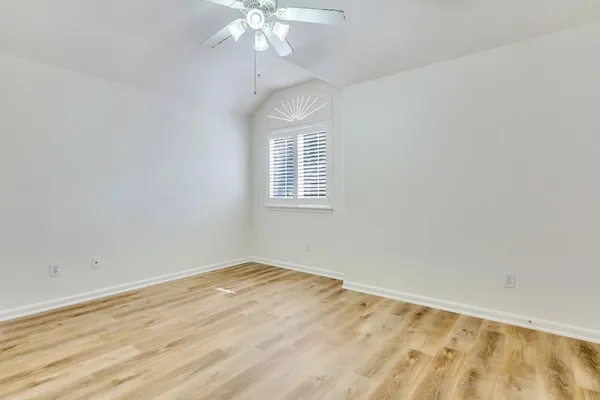 $3,900 | 22 North Queenscliff Circle, The Woodlands, TX 77382