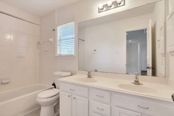 $3,900 | 22 North Queenscliff Circle, The Woodlands, TX 77382