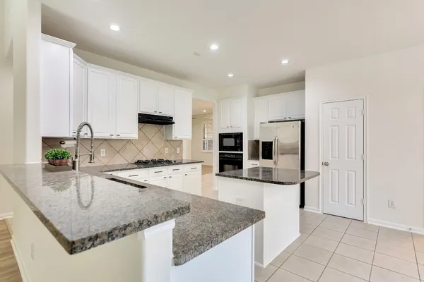 $3,900 | 22 North Queenscliff Circle, The Woodlands, TX 77382