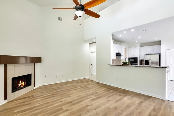$3,900 | 22 North Queenscliff Circle, The Woodlands, TX 77382