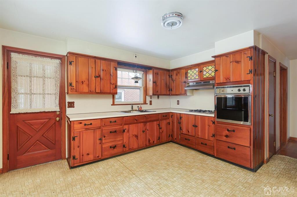 55 Frelinghuysen Avenue Raritan, NJ 08869 - Photo 9 of 26 Gallery Image 9