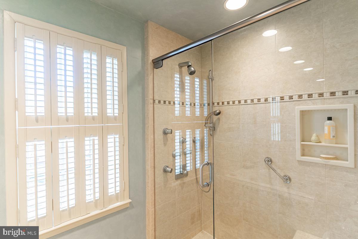 11905 Viewcrest Terrace Silver Spring, MD 20902 - Photo 30 of 68 Hall Bath Walk-in Shower.