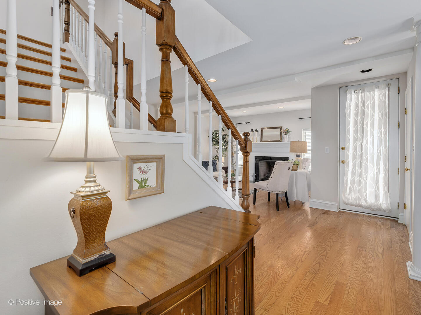 11 Manchester Lane Elmhurst, IL 60126 - Photo 5 of 29 a living room with furniture