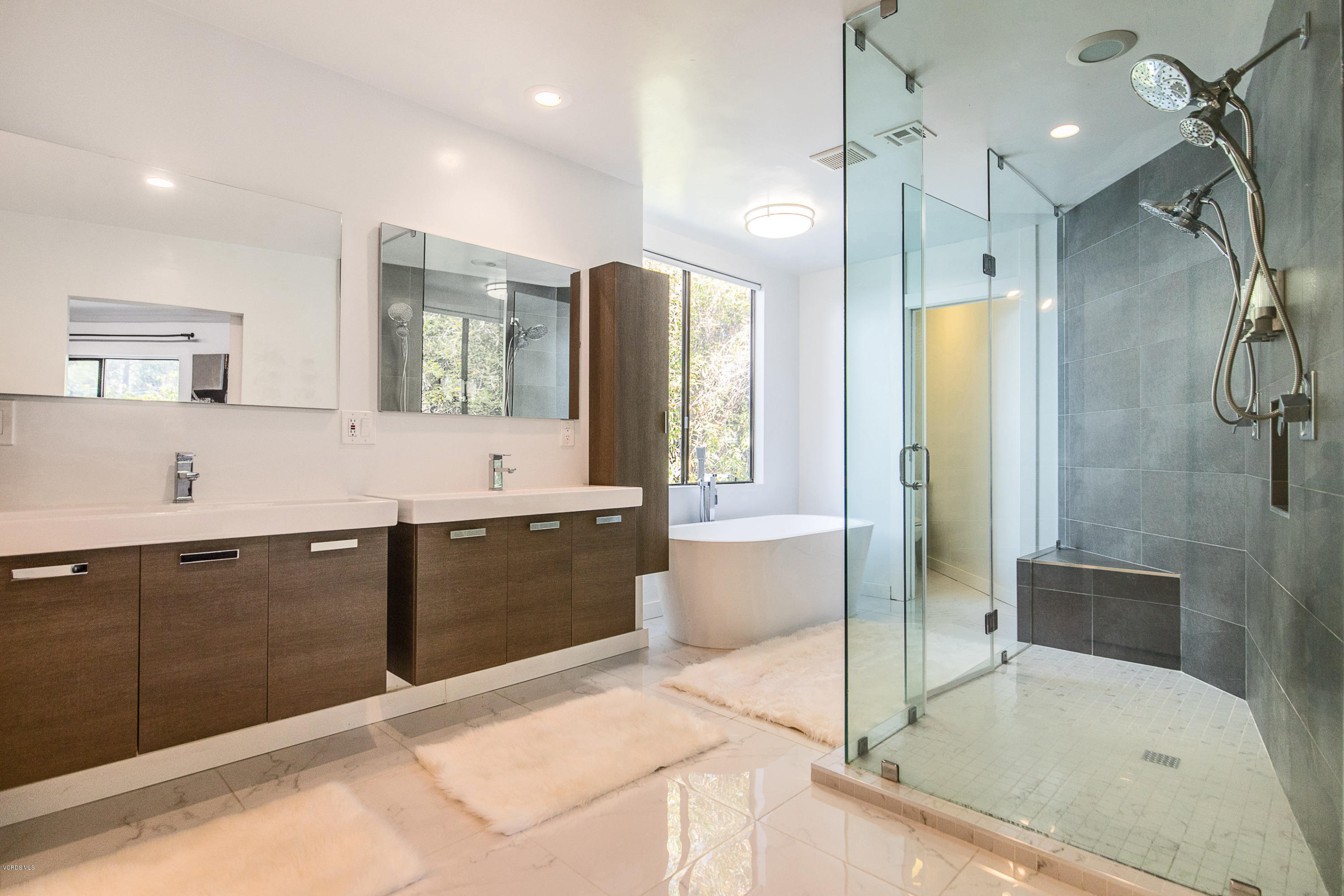 2001 Roscomare Road Los Angeles, CA 90077 - Photo 30 of 52 a large bathroom with a tub sink shower and mirror