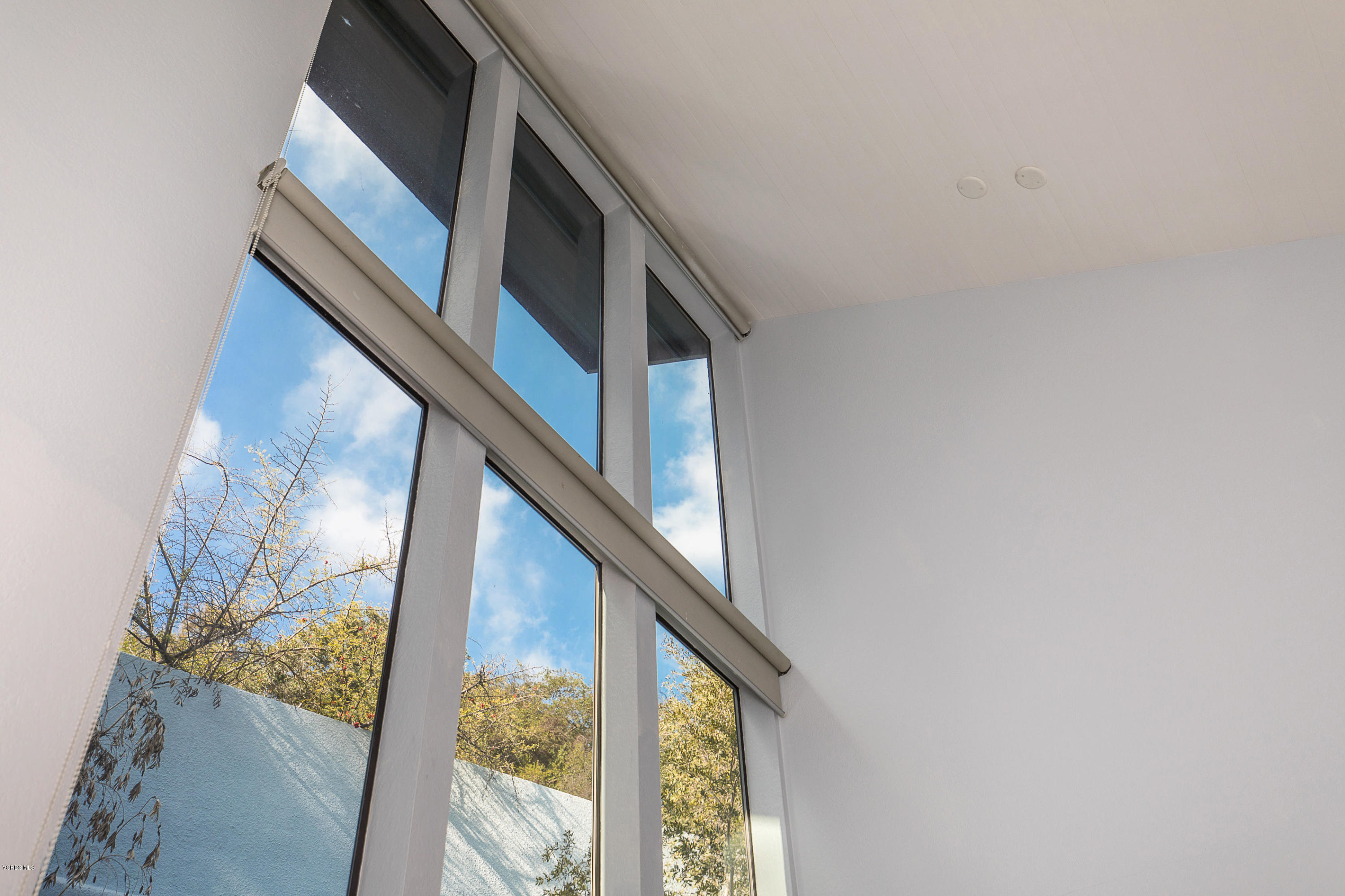 2001 Roscomare Road Los Angeles, CA 90077 - Photo 35 of 52 a view of an entryway