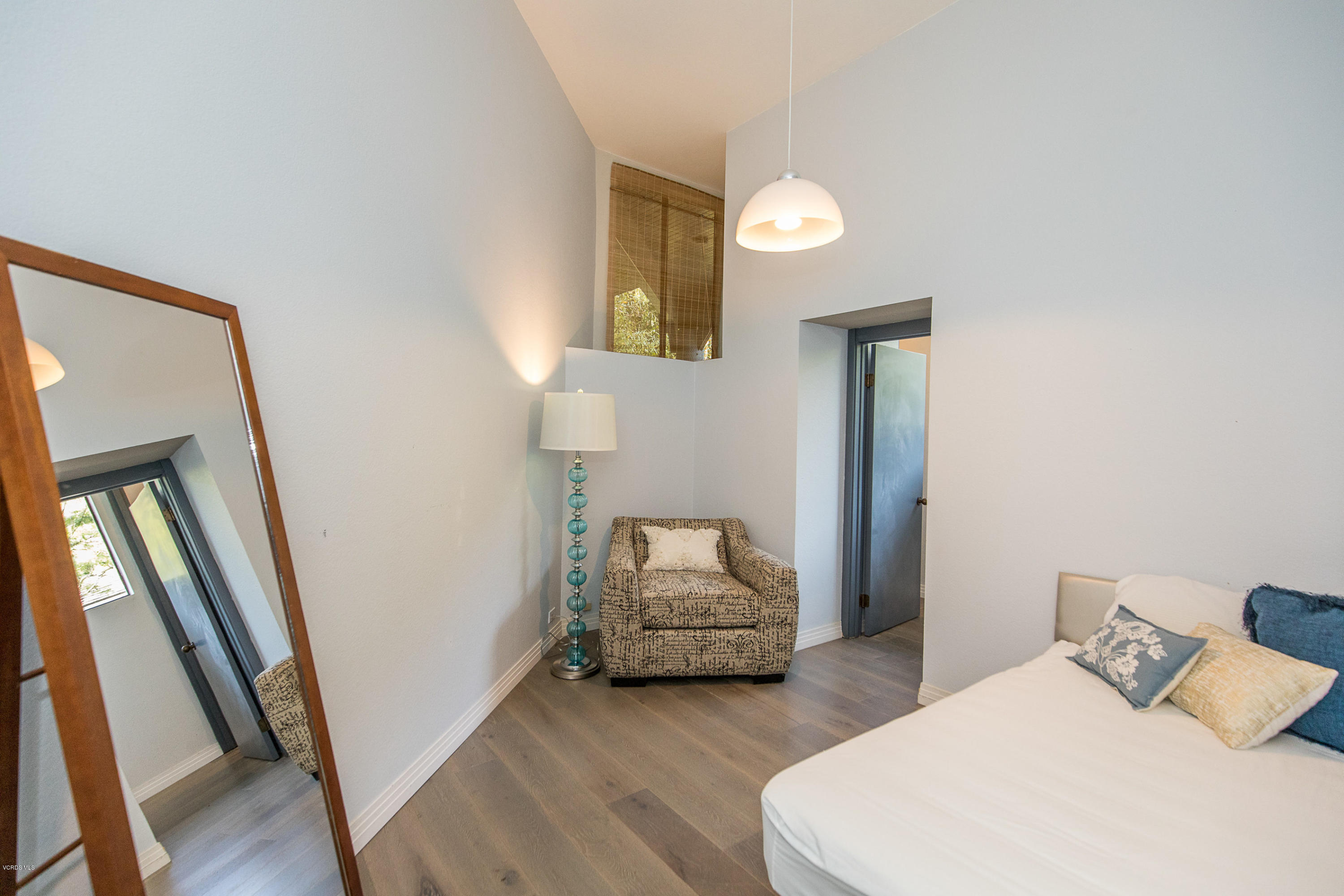 2001 Roscomare Road Los Angeles, CA 90077 - Photo 36 of 52 a bedroom with bed and window