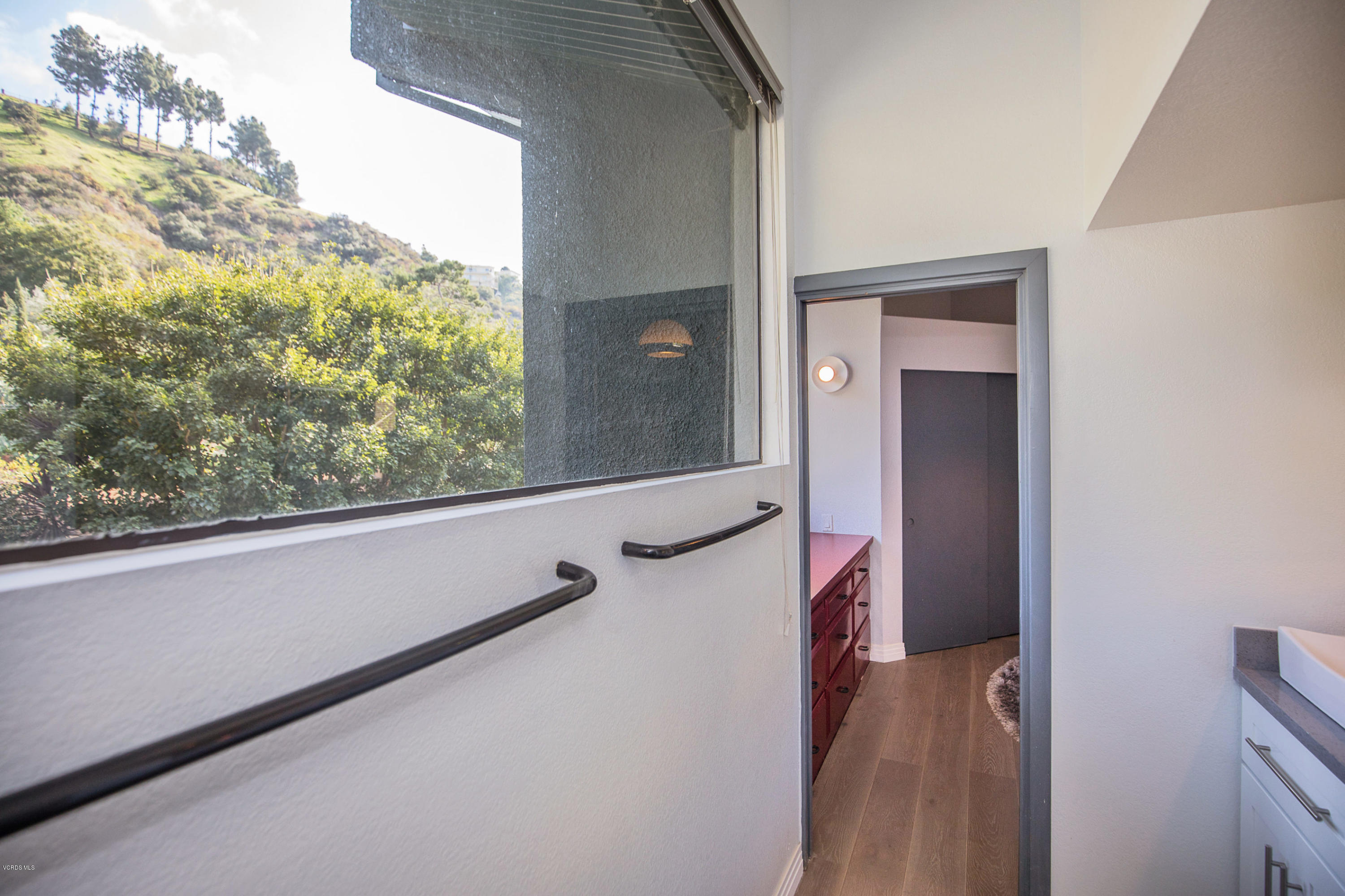 2001 Roscomare Road Los Angeles, CA 90077 - Photo 38 of 52 2001 Roscomare Rd Bel Air CA-print-043-0