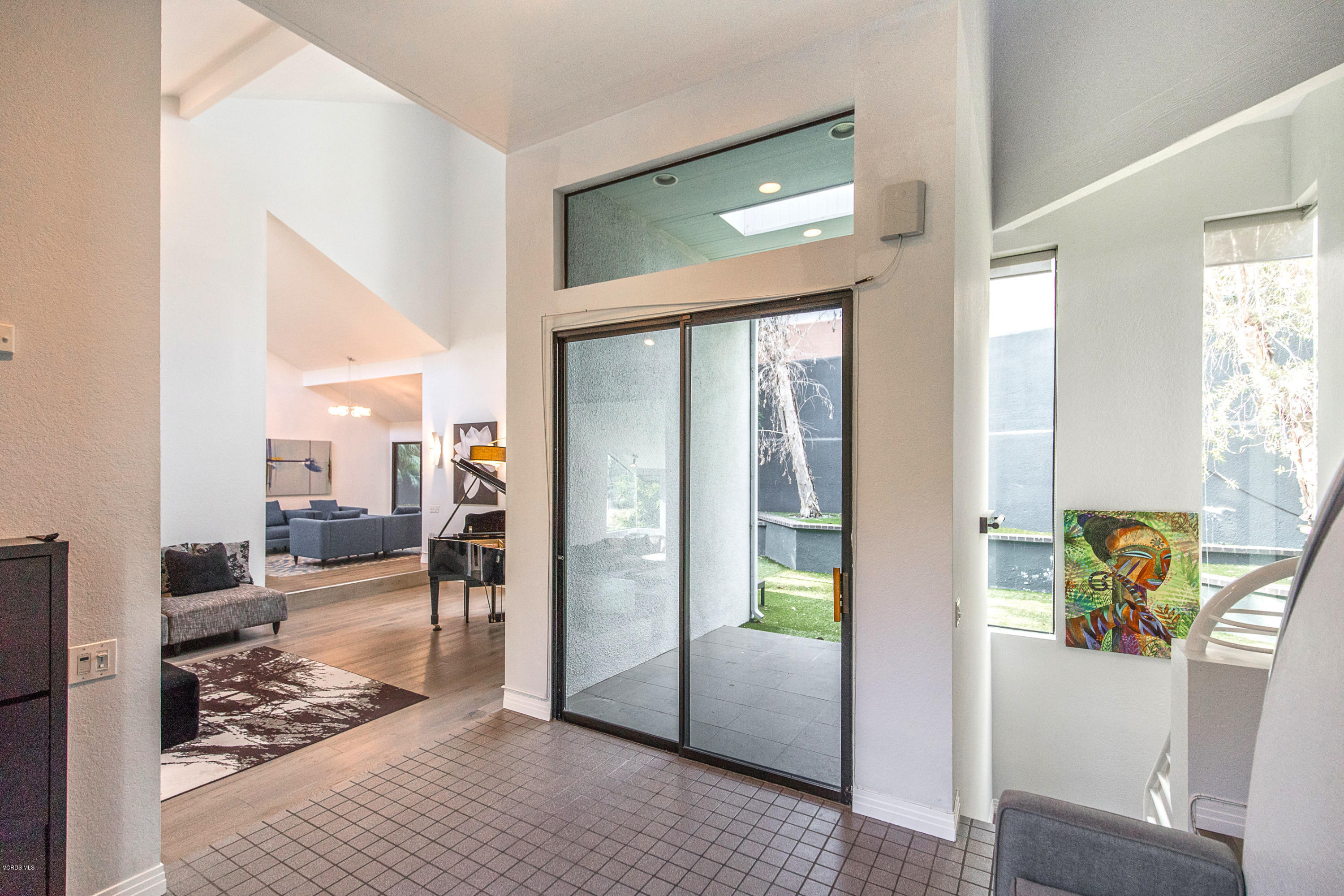 2001 Roscomare Road Los Angeles, CA 90077 - Photo 5 of 52 a en suite bathroom with a shower