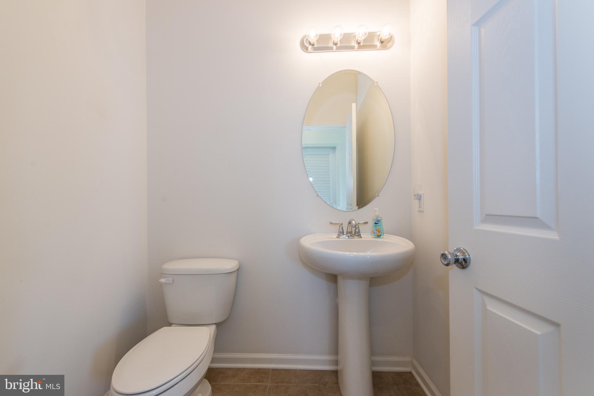 65 Island Road Columbus, NJ 08022 - Photo 16 of 39 Powder room on first floor