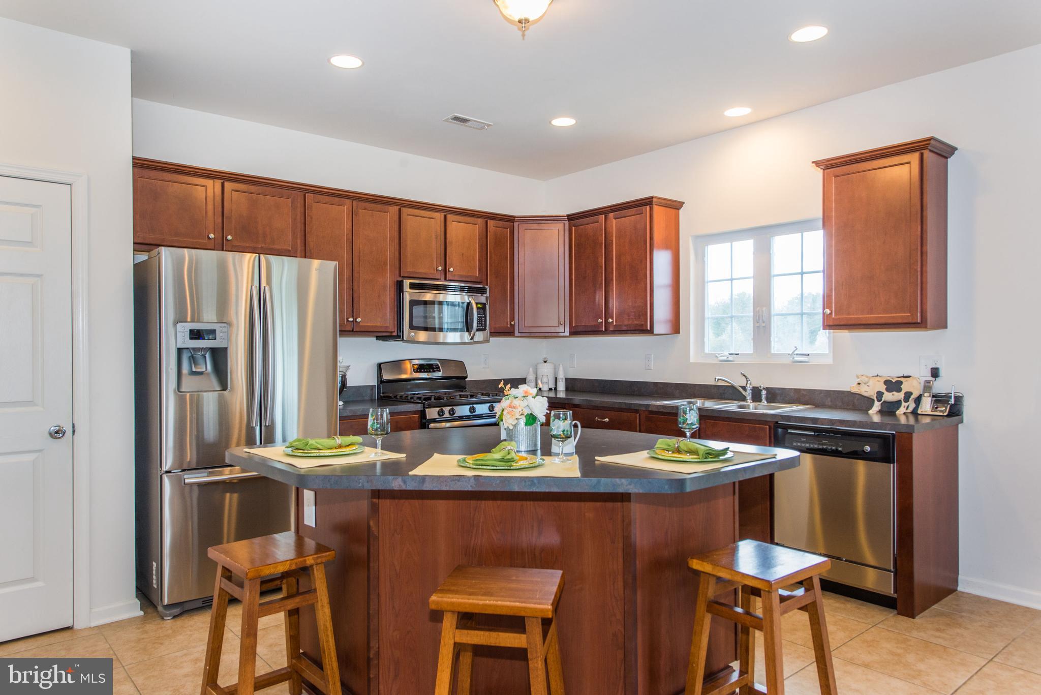 65 Island Road Columbus, NJ 08022 - Photo 5 of 39 42" Cherry Cabinets
