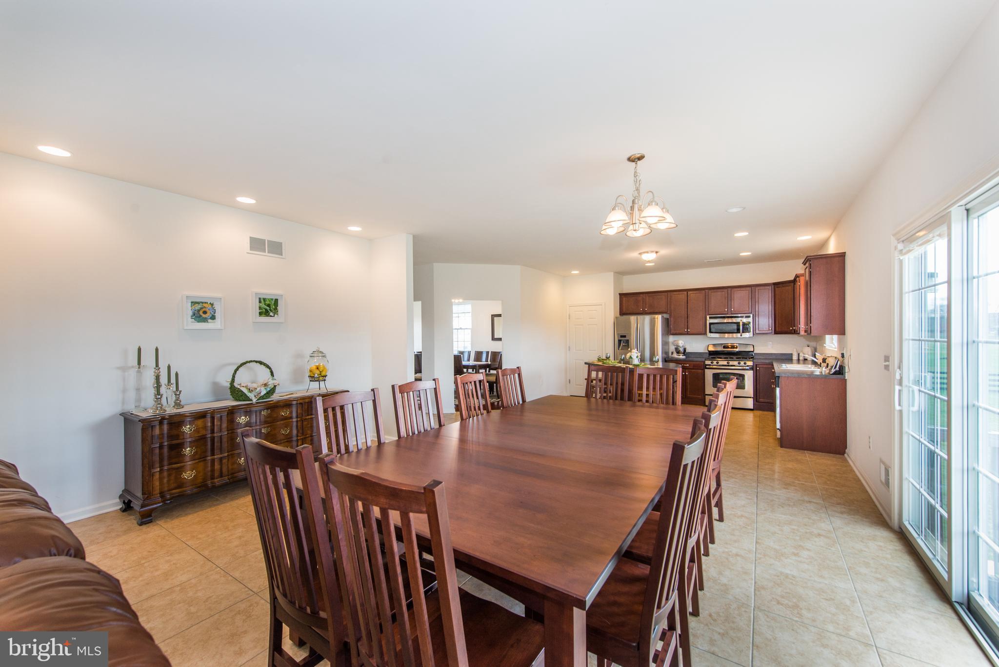 65 Island Road Columbus, NJ 08022 - Photo 10 of 39 Flow, spacious