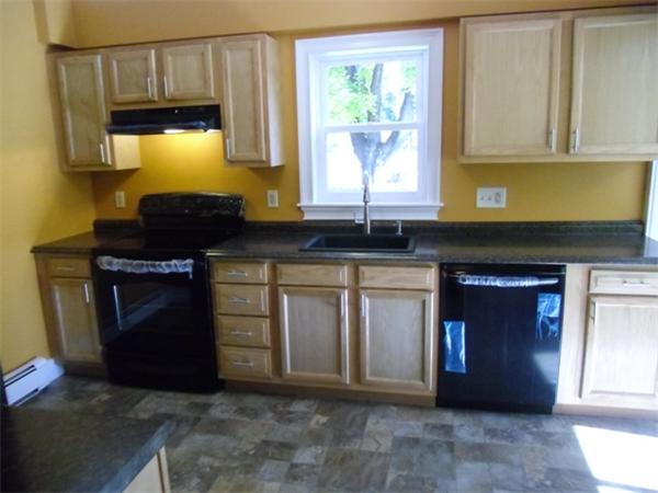 152 Main Street Russell, MA 01071 - Photo 5 of 19 Gallery Image 5