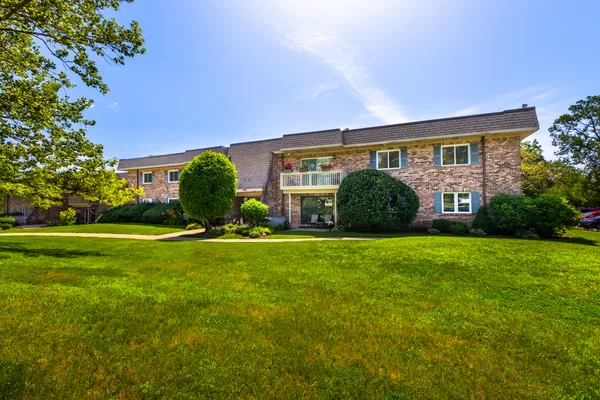 $267,900 | 6S080 Park Meadow Drive, Unit 9F, Naperville, IL 60540