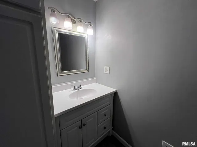 $109,000 | 101 West Barsi Boulevard, Macomb, IL 61455