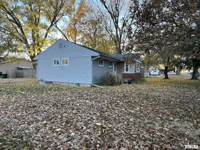 $109,000 | 101 West Barsi Boulevard, Macomb, IL 61455
