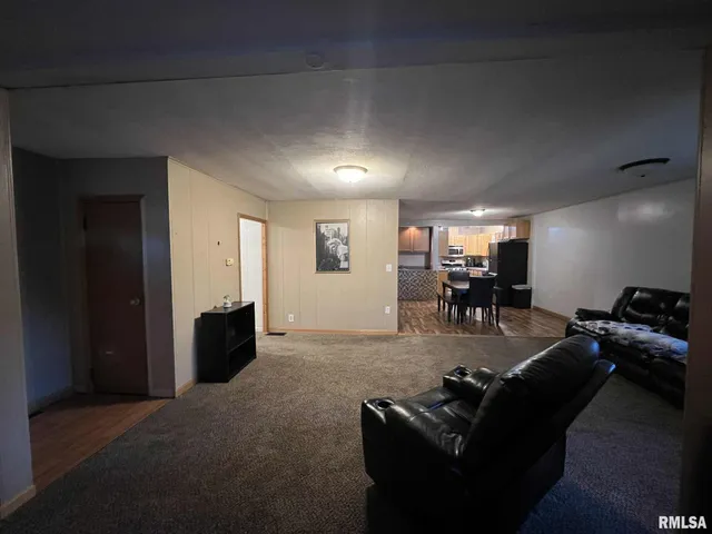$109,000 | 101 West Barsi Boulevard, Macomb, IL 61455