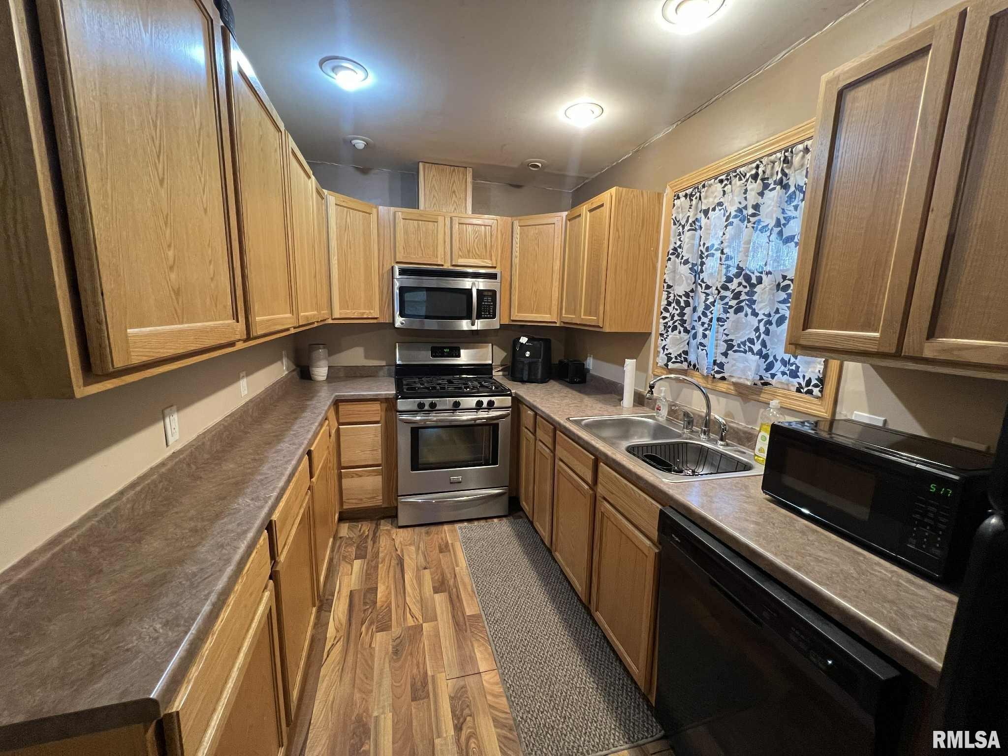 101 West Barsi Boulevard Macomb, IL 61455 - Photo 10 of 25